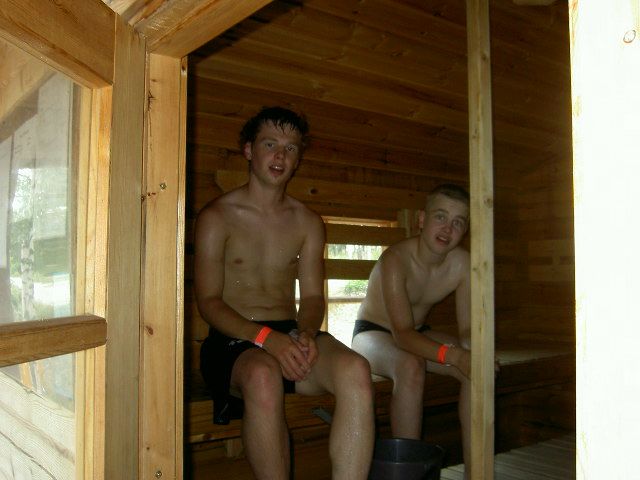 Juha ja Patu saunoo.jpg